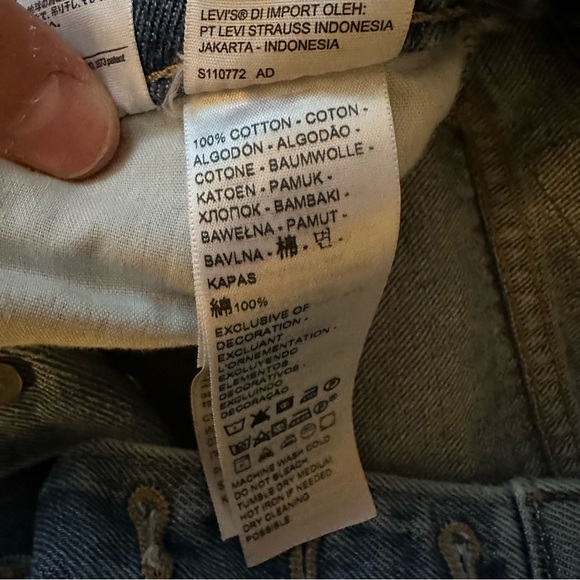 Levi’s high waisted mom jean - Picture 5 of 5